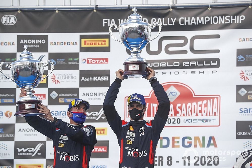 Podium: Race winner Dani Sordo, Carlos Del Barrio, Hyundai Motorsport Hyundai i20 Coupe WRC