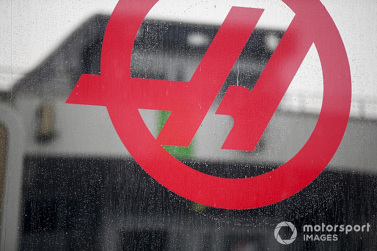Haas последней из команд Формулы 1 назвала дату предсезонной презентации