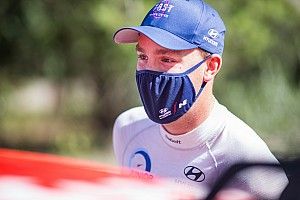 Greensmith i Veiby poza drogą