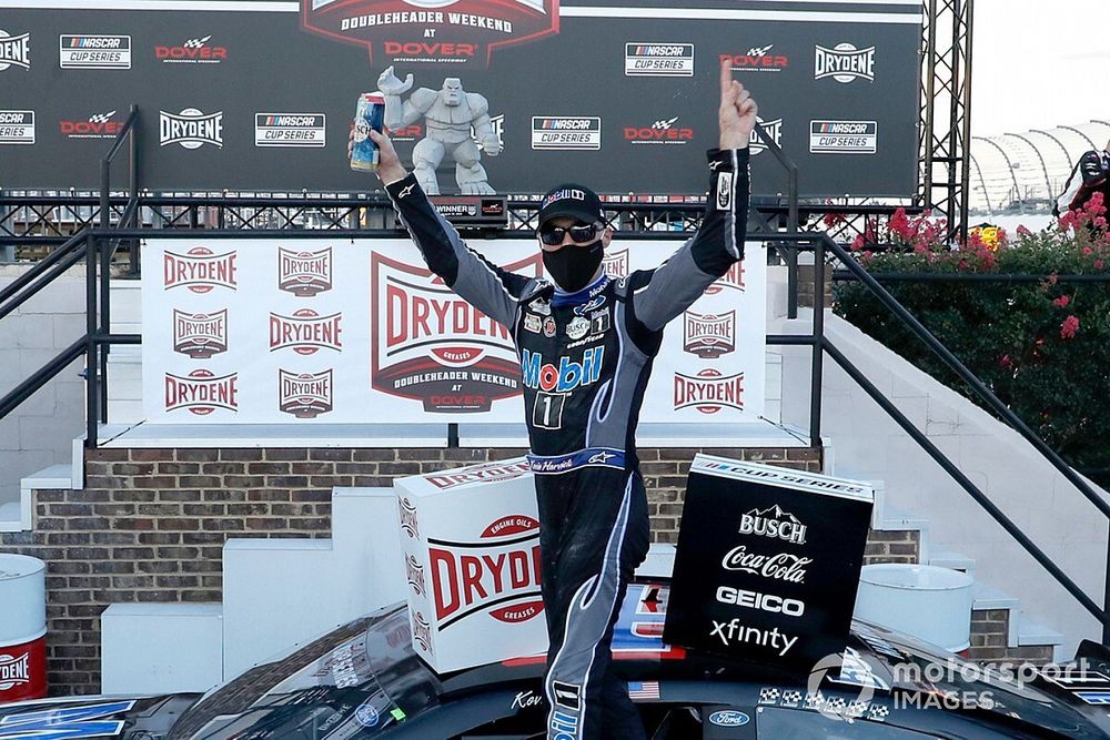 Harvick dominates in Dover Cup win, earns regular season title
