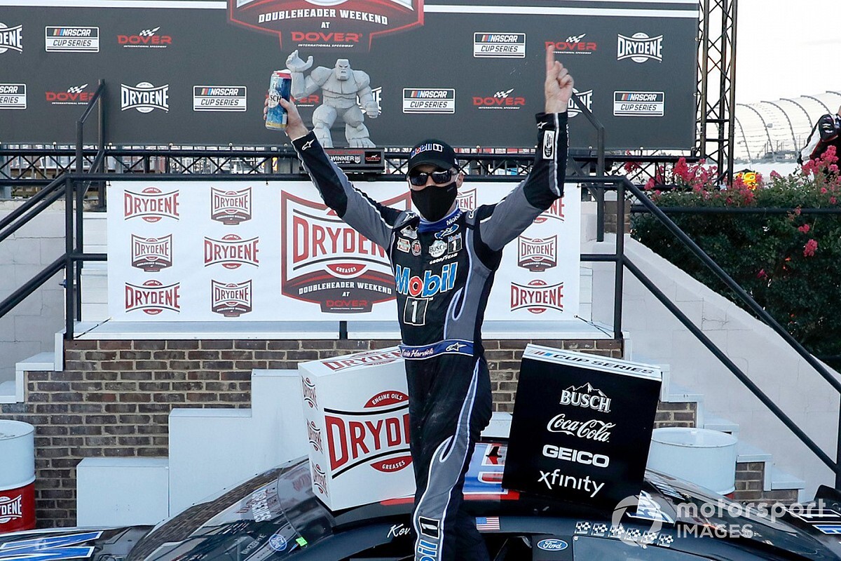 Harvick dominates in Dover Cup win, earns regular season title
