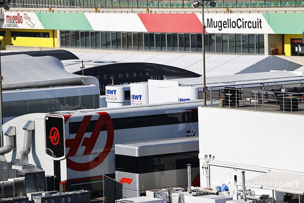 Camion Haas nel paddock