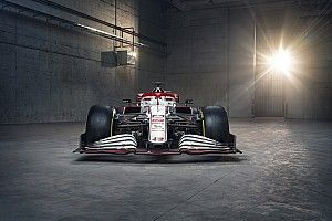 Alfa Romeo spent tokens on nose, front end for C41 car