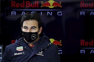 Pérez y Verstappen estrenaron el RB16B en Silverstone