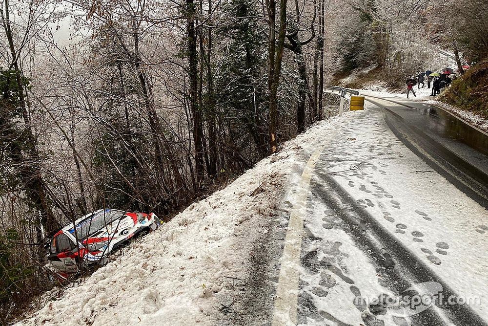 WRC, Evans distrutto: "Calcolato male il cambio di superficie"