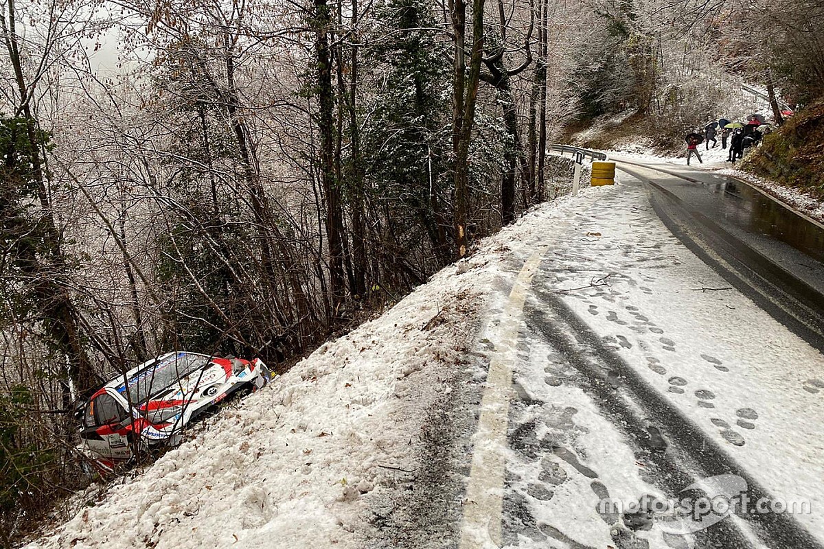 WRC, Evans distrutto: "Calcolato male il cambio di superficie"