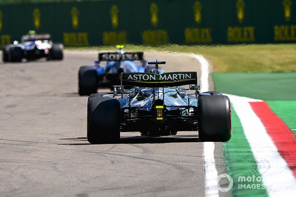 Boos Aston Martin klopt aan bij FIA voor regelwijziging vloer
