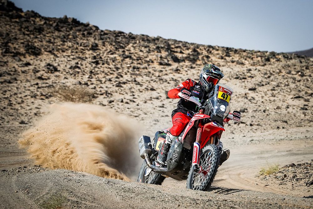 Kevin Benavides gana la Etapa 5 del Dakar 2021 a pesar de una caída
