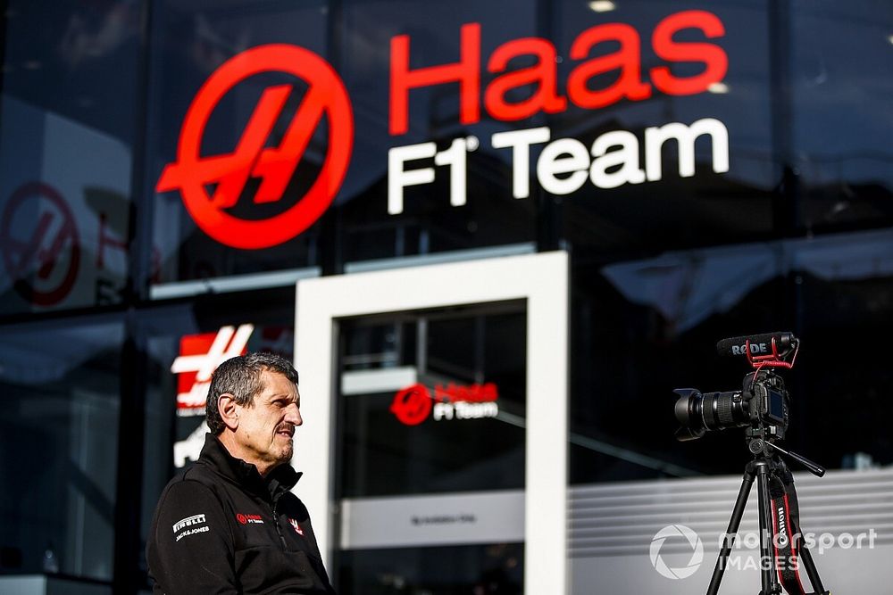 Guenther Steiner, director de Haas F1, ante los medios