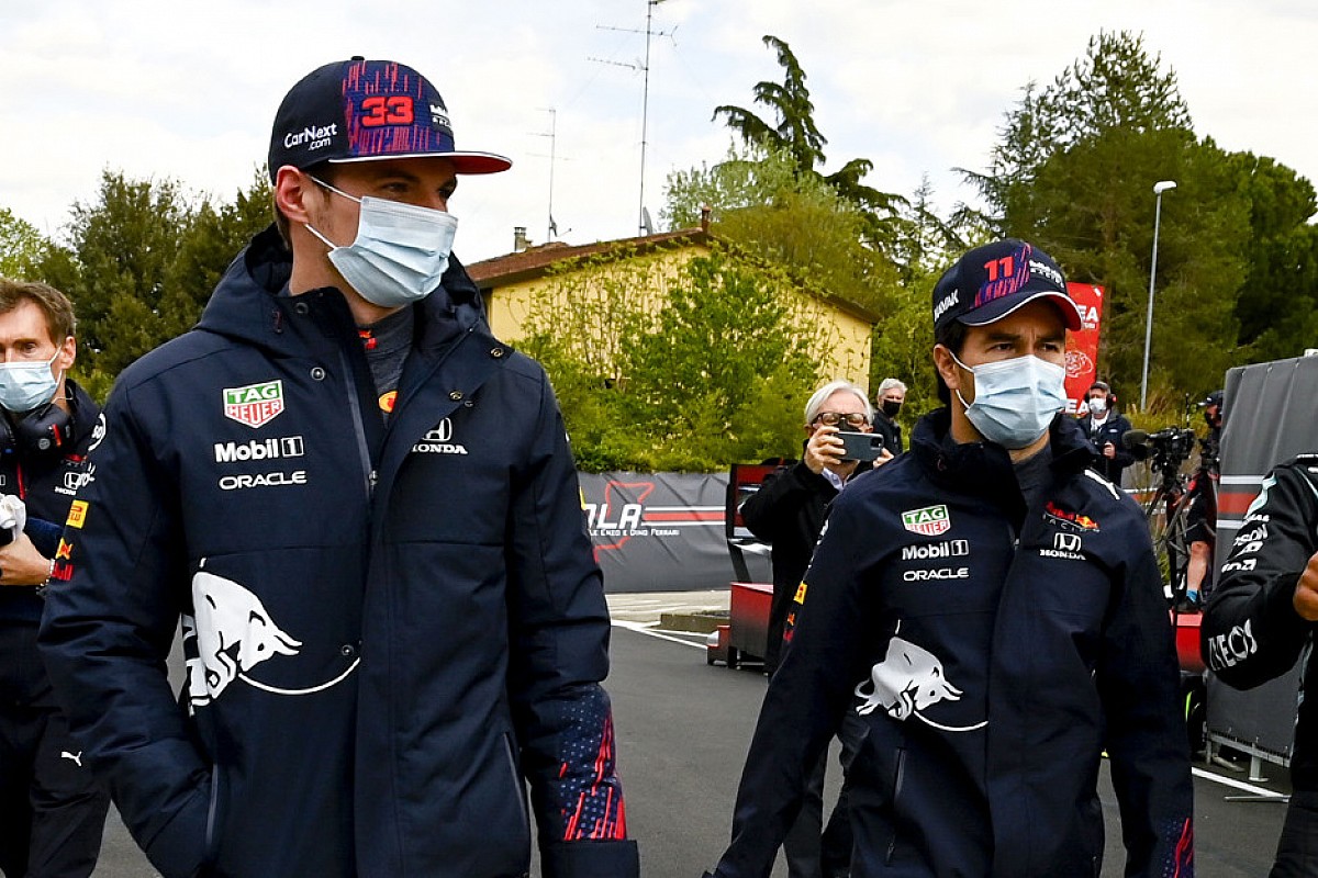 Irvine: "Verstappen ya demostró que Pérez no podrá con él"
