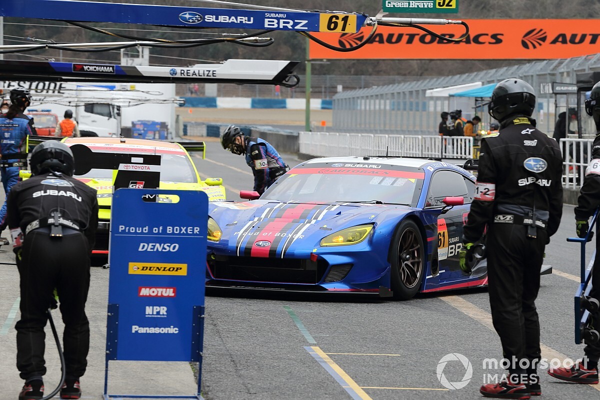 De Oliveira wants full ban on no-tyre change GT300 stops