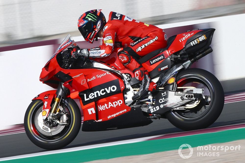 Bagnaia rivela: "La Ducati si abbassa anche davanti!"