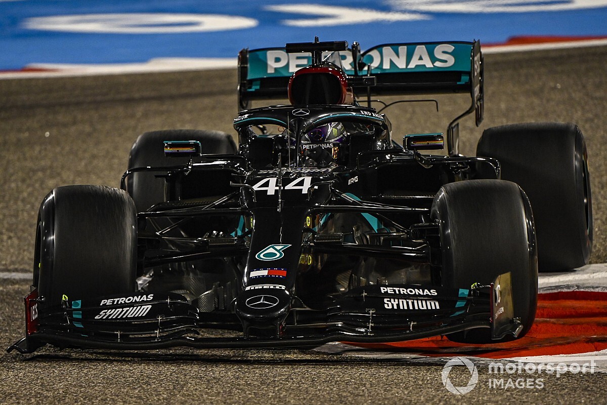 Officieel: Hamilton verlengt contract bij Mercedes met een jaar
