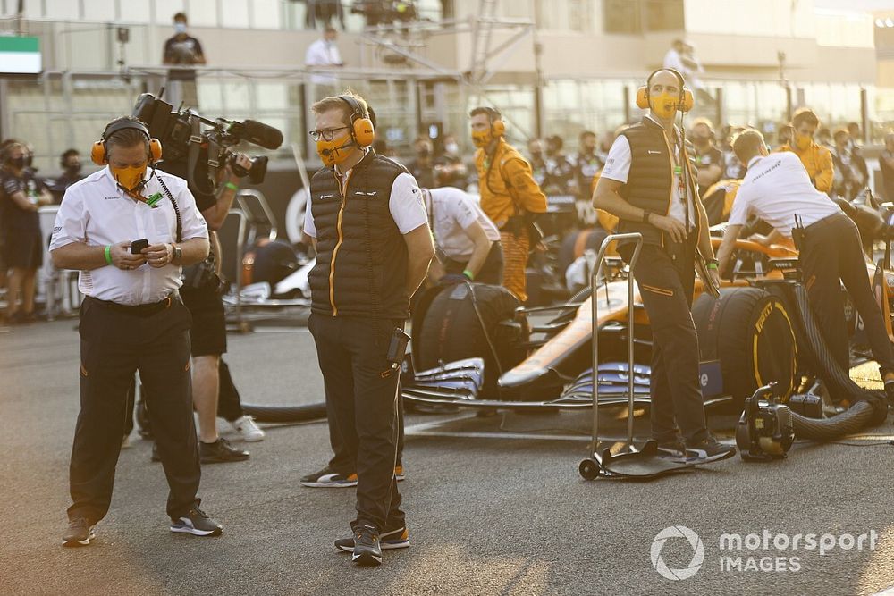 Zak Brown, PDG, McLaren Racing, et Andreas Seidl, Team Principal, McLaren, sur la grille