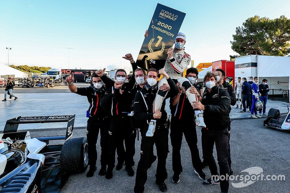 Victor Martins remporte l'ultime titre de Formule Renault