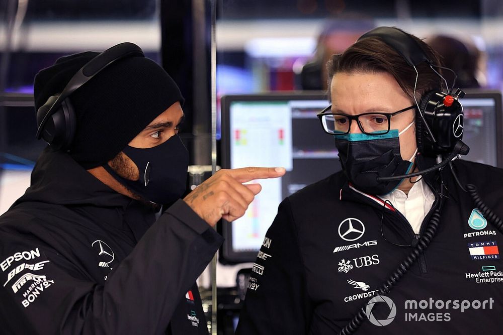 Hamilton: "Vi racconto quello che non si vede in un mondiale"