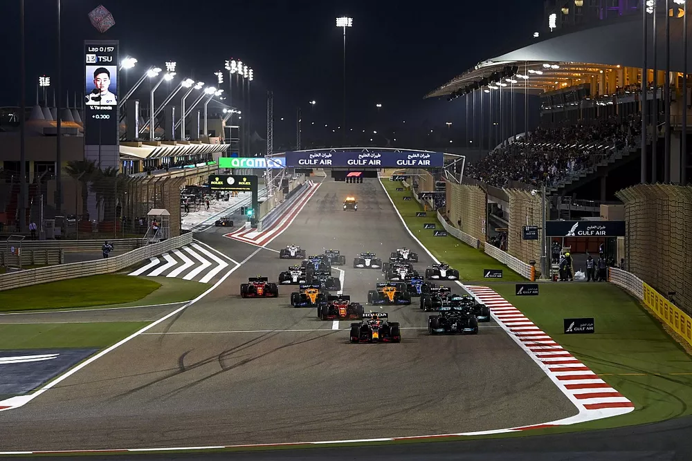 Max Verstappen, Red Bull Racing RB16B Lewis Hamilton, Mercedes W12, Valtteri Bottas, Mercedes W12 and Charles Leclerc, Ferrari SF21 at the start of the race