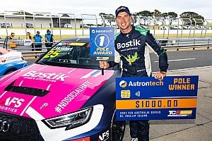 Phillip Island TCR: Mostert takes maiden pole