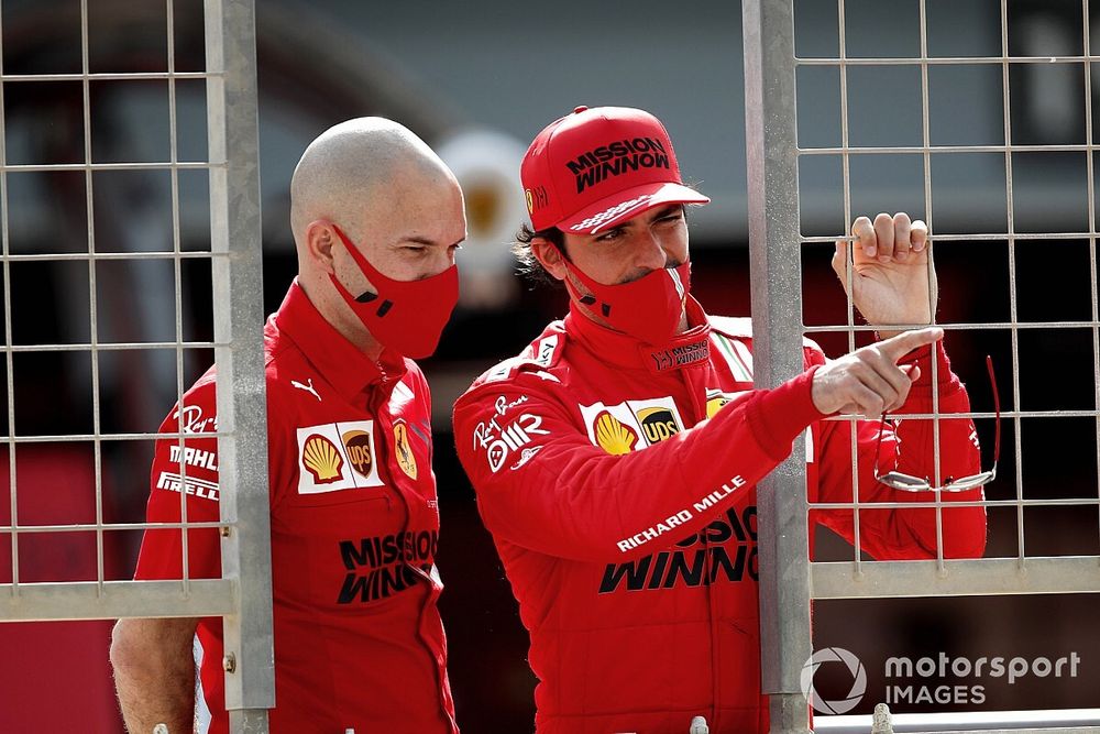 Ferrari назвала Сайнса Феттелем