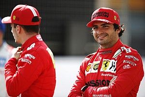 Sainz szerint Vettelt „nem falta fel a Ferrari”