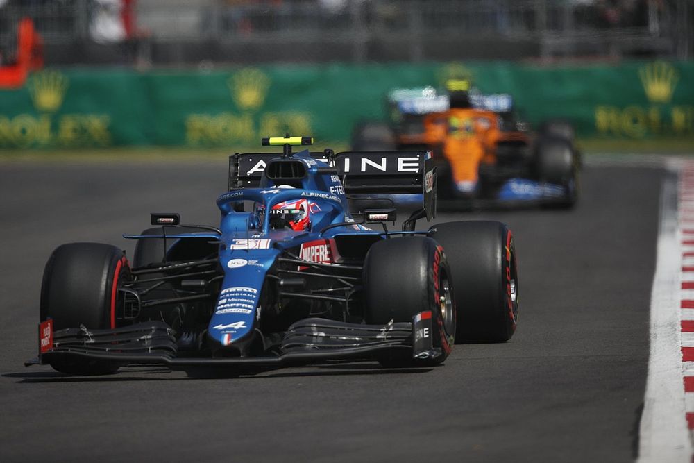 Ocon plantea que chocó por culpa de Bottas y Alonso