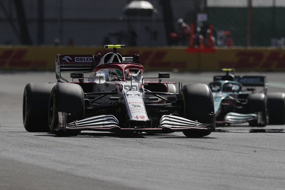 Antonio Giovinazzi, Alfa Romeo Racing C41, Sebastian Vettel, Aston Martin AMR21