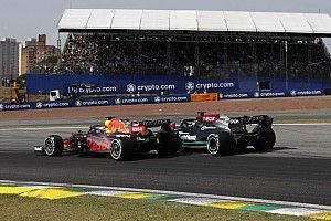 Montoya : Verstappen "n'a même pas essayé de prendre le virage"