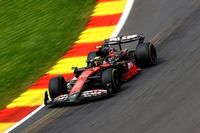 Alpine realiza cambios en su coche en B&eacute;lgica tratando de recuperar terreno