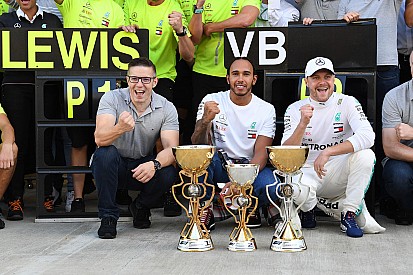 Hamilton: "Kırmızı renk bana yakışıyor fakat sadakat en önemlisi"