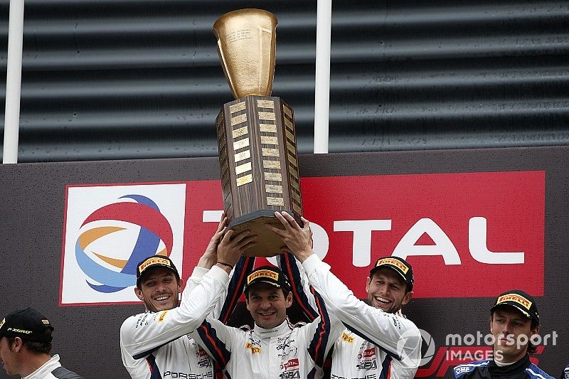 Podium: Winners #20 GPX Racing Porsche 911 GT3 R: Kevin Estre, Michael Christensen, Richard Lietz