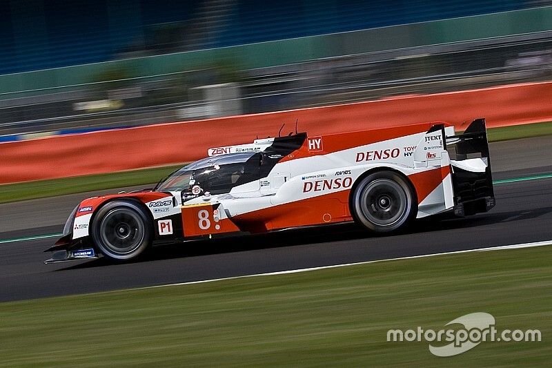EL1 - Rebellion s'immisce entre les deux Toyota à Fuji