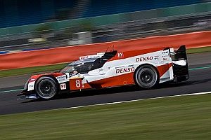 EL1 - Rebellion s'immisce entre les deux Toyota à Fuji