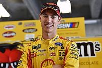 Logano lidera primera práctica en Dover