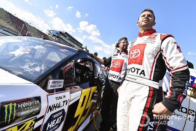  Matt DiBenedetto, Leavine Family Racing, Toyota Camry Toyota Express Maintenance