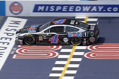 Harvick lidera la primera práctica del sábado en Michigan