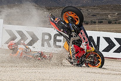 SECUENCIA GRÁFICA: la caída de Márquez en la FP2 en Aragón