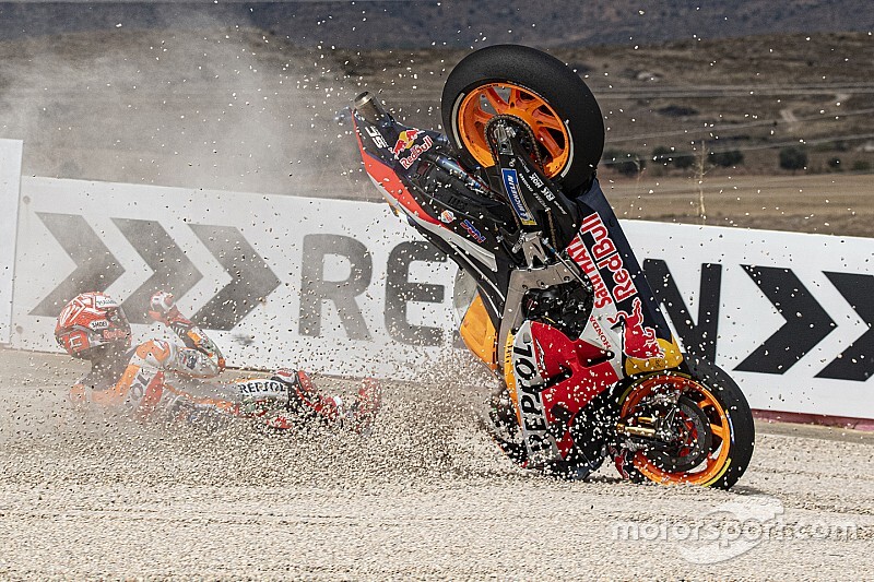 SECUENCIA GRÁFICA: la caída de <b>Márquez</b> en la FP2 en Aragón