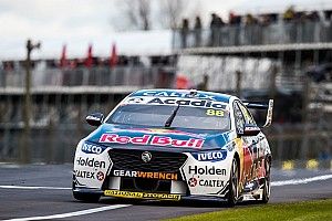 Pukekohe Supercars: Whincup tops qualifying, Reynolds crashes