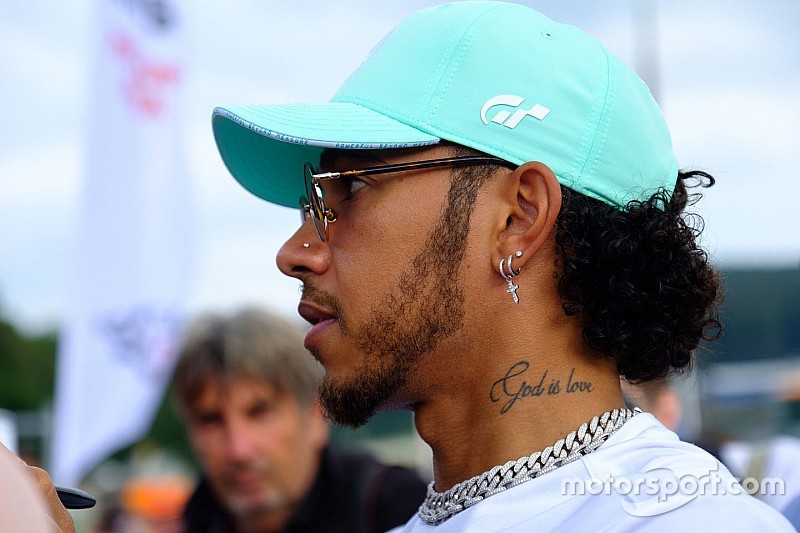 Hamilton szerint a Ferrari tarthatatlan az egyenesekben