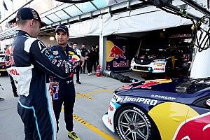 GALERÍA: Sergio Pérez en un Supercar en Australia