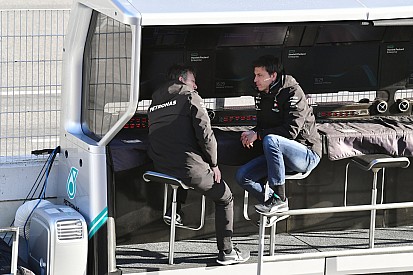 Wolff: "DAS, Mercedes'e iki saniye getirmeyecek"