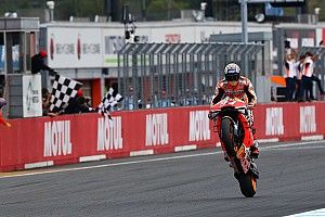Márquez vainqueur malgré une alerte au niveau de l'essence