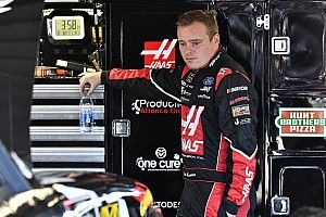 Custer, Reddick fight on pit road after Kansas Xfinity race