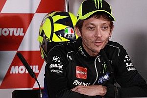 Rossi: "Me encantaría tener a Lorenzo de probador en Yamaha"