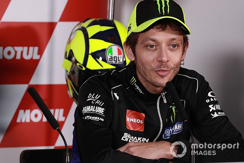 Rossi: "Me encantaría tener a Lorenzo de probador en Yamaha"