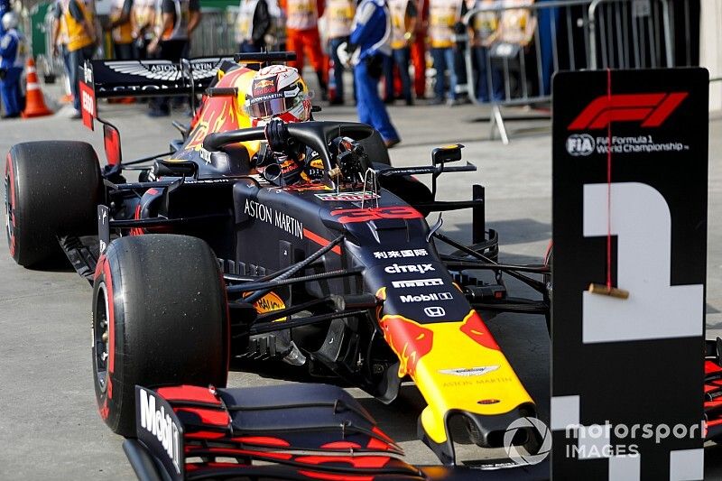 Ganador de la pole Max Verstappen, Red Bull Racing celebra