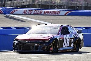 Alex Bowman tops final Cup practice; Kyle Busch tags wall