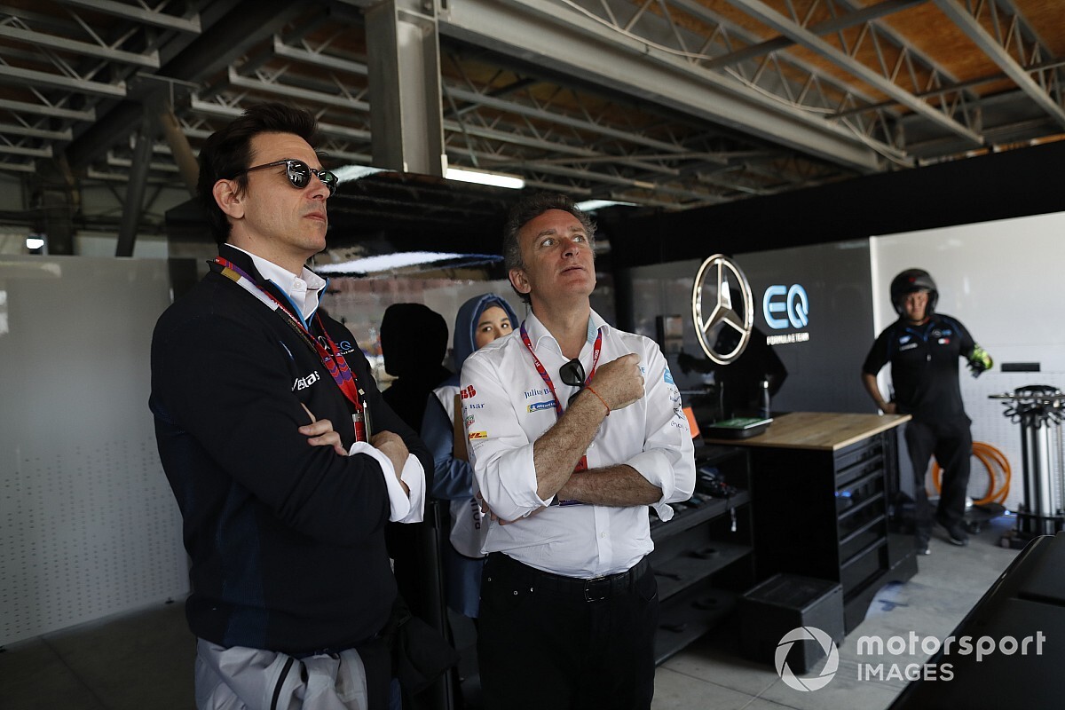 Sajtó: Wolff az Aston Martinhoz szerződhet, Binotto támadás alá került a nagy F1-es megbeszélésen