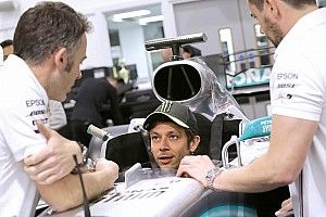 Hamilton e Rossi se preparam para troca de assentos em Valência