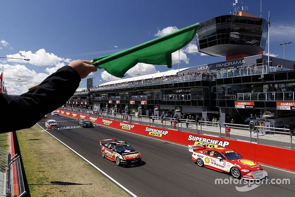 Scott McLaughlin, DJR Team Penske Ford leads at the start of the race